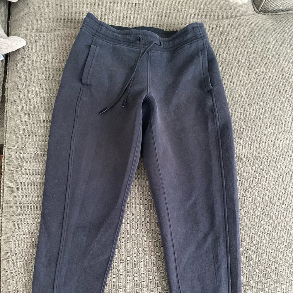 LULULEMON JOGGERS SIZE 4